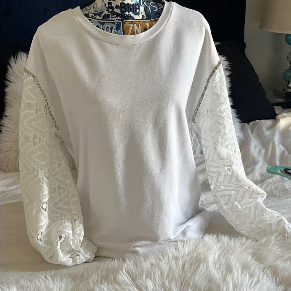 Boston Proper White Lace Sleeve Sweatshirt